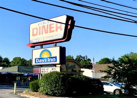Vernon diner - Vernon Diner is a classic diner with a variety of dishes, from burgers and sandwiches to Greek and American fare. Read customer reviews, see photos of the food and decor, and find out the hours and location of this …
